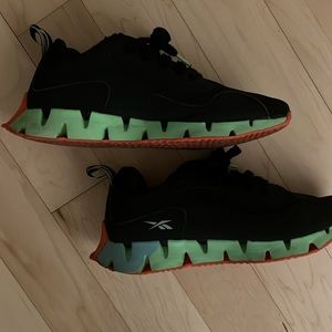 Reebok men’s size 9 like new just need washing has outgrown.